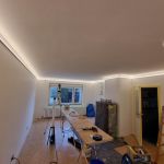 Zierleiste mit indirekter LED-Beleuchtung